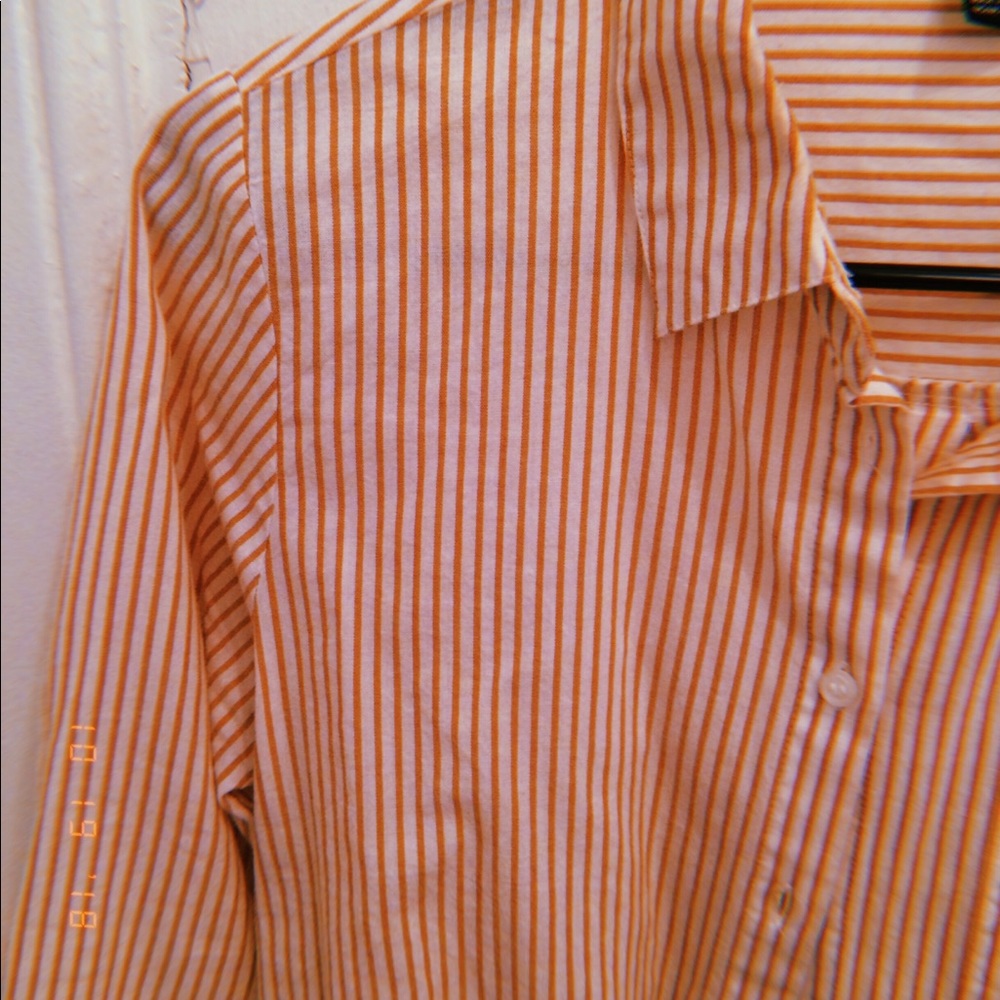 Vintage looking button downs - Picture 4 of 5